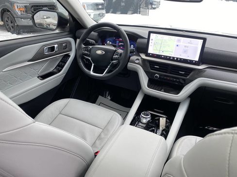 Used 2025 Ford Explorer Platinum w/ Ultimate Package image 25