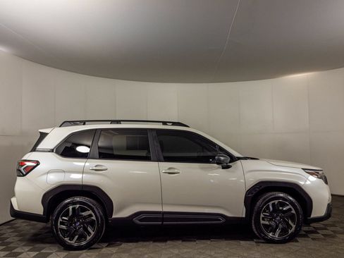 Used 2025 Subaru Forester Limited AWD/4WD image 16