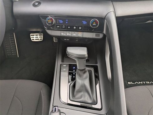 Certified 2025 Hyundai Elantra Sport image 18