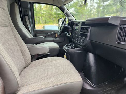 Used 2022 Chevrolet Express 3500 w/ Power Convenience Package RWD image 9