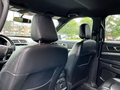 Used 2019 Ford Explorer XLT w/ Equipment Group 202A AWD/4WD image 18