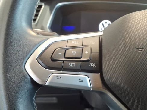 Used 2022 Volkswagen Tiguan SE image 14