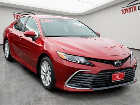 Used 2023 Toyota Camry LE image 5