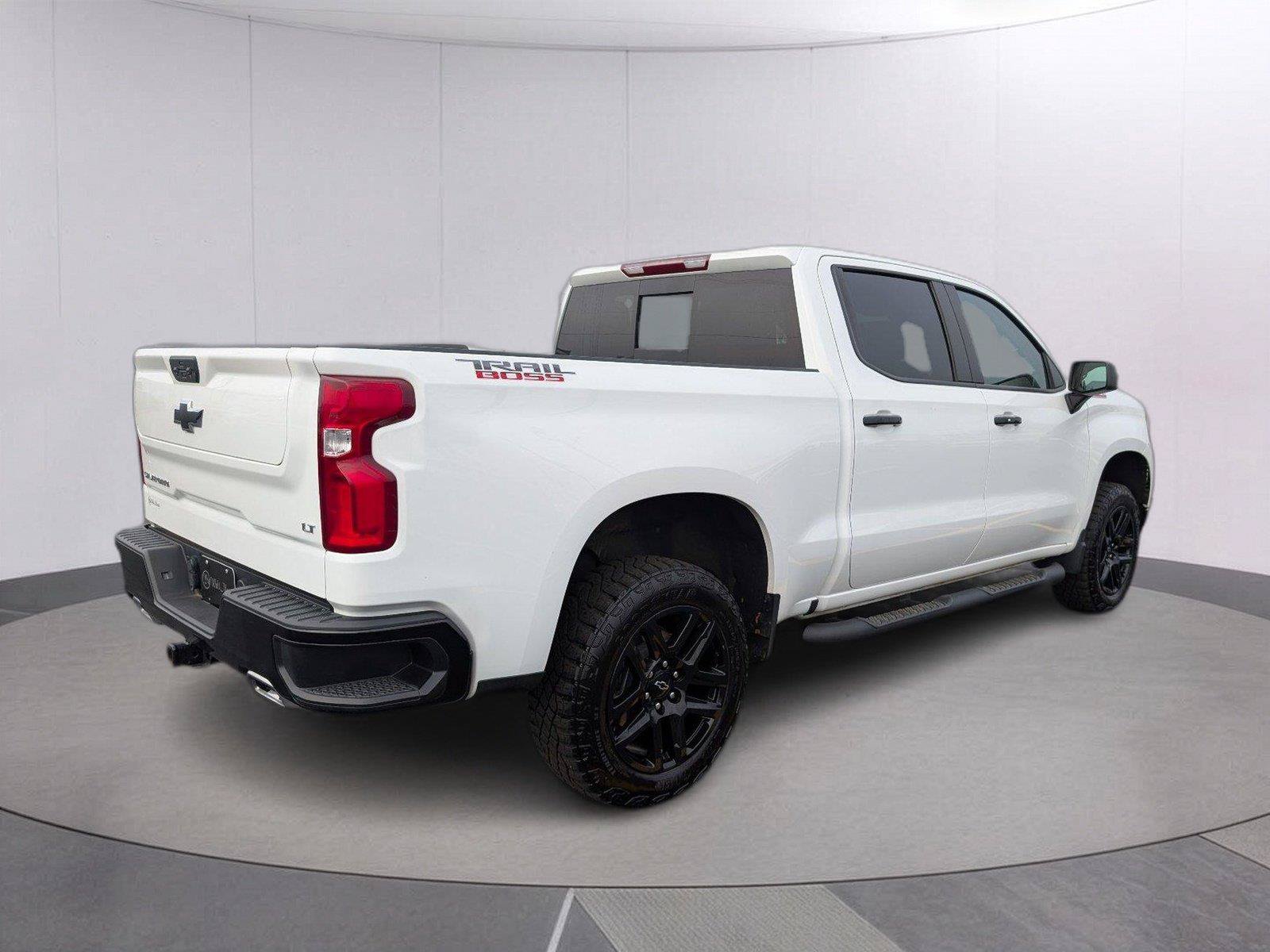 Used 2025 Chevrolet Silverado 1500 LT Trail Boss w/ Convenience Package II AWD/4WD image 7