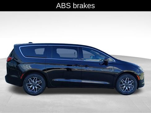 New 2027 Chrysler Pacifica Limited AWD/4WD image 6