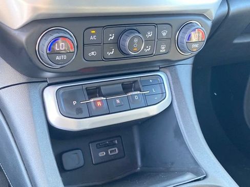 Certified 2023 GMC Acadia SLT AWD/4WD image 12