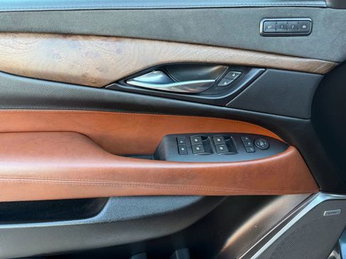 Used 2019 Cadillac Escalade Premium Luxury image 12