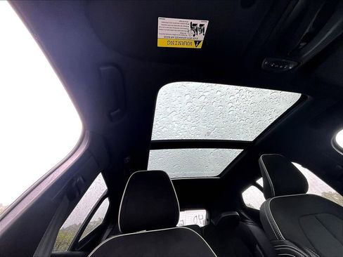 Used 2021 Volvo XC40 T5 R-Design w/ Climate Package image 21