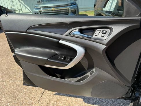 Used 2016 Buick Regal FWD image 12