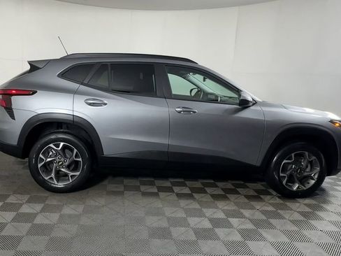 New 2026 Chevrolet Trax LT w/ LT Convenience Package image 2