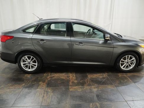 Used 2017 Ford Focus SE image 4
