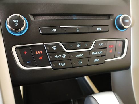 Used 2016 Ford Fusion SE w/ Equipment Group 202A FWD image 7