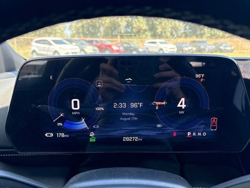 Used 2024 Chevrolet Blazer EV LT AWD/4WD image 11
