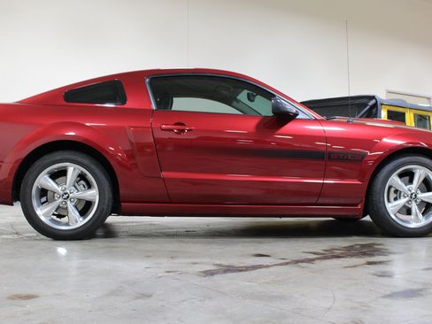 Used 2007 Ford Mustang GT RWD image 6