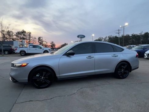 Used 2024 Honda Accord Sport image 3