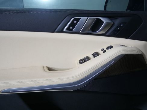 Used 2022 BMW X5 sDrive40i w/ Premium Package RWD image 8