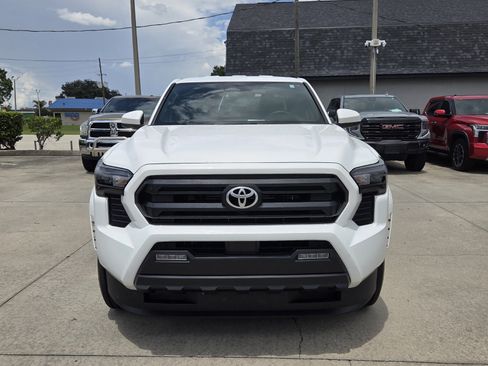 Certified 2025 Toyota Tacoma SR5 AWD/4WD image 2