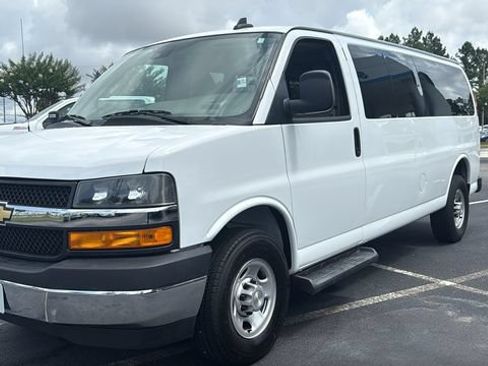 Used 2023 Chevrolet Express 3500 LT w/ LT Preferred Equipment Group RWD image 3