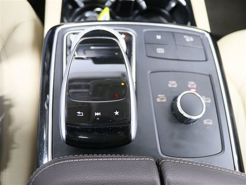 Used 2019 Mercedes-Benz GLE 400 4MATIC image 39