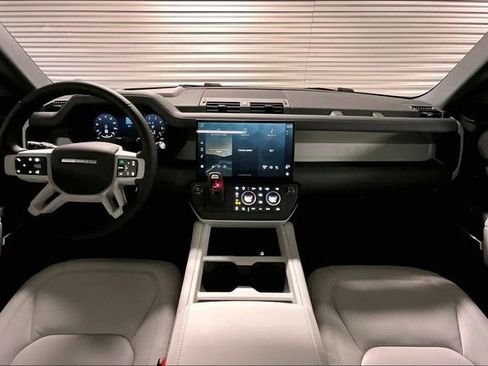 New 2026 Land Rover Defender 130 X-Dynamic SE image 6
