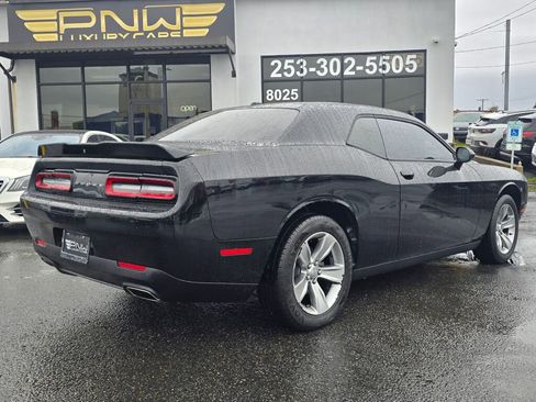 Used 2019 Dodge Challenger SXT image 7