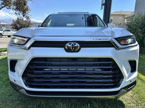 Used 2026 Toyota Grand Highlander AWD Hybrid image 13