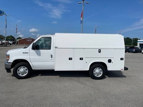 New 2027 Ford E-350 and Econoline 350 Super Duty w/ Power Equipment Group RWD image 6