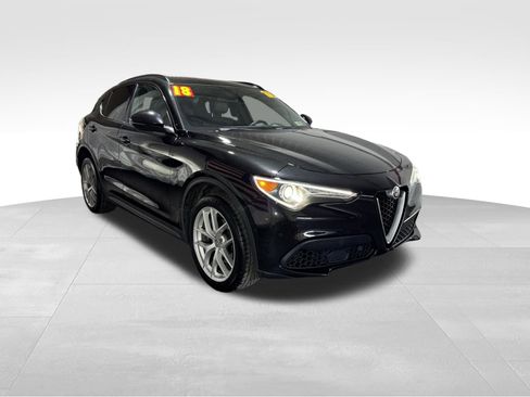 Used 2018 Alfa Romeo Stelvio Ti Sport image 3