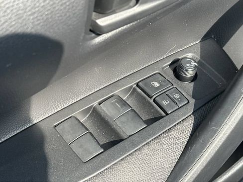 Used 2025 Toyota Corolla LE FWD image 17