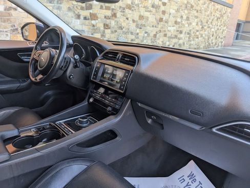 Used 2017 Jaguar F-PACE Prestige image 35