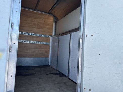 Used 2016 Chevrolet Express 4500 Base image 8