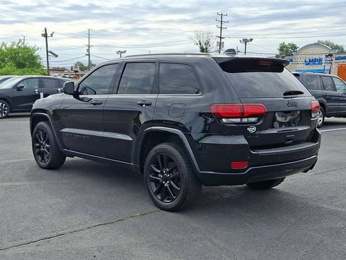 Used 2022 Jeep Grand Cherokee Laredo X AWD/4WD image 4