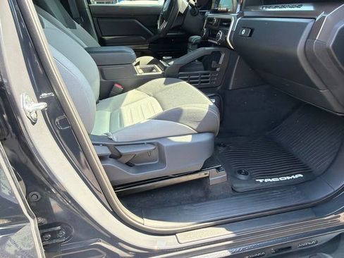 Used 2025 Toyota Tacoma TRD Sport image 13