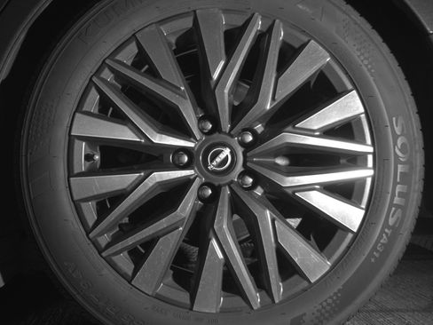 Used 2025 Nissan Altima 2.5 SV FWD image 14