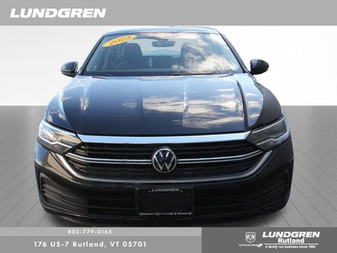 Used 2023 Volkswagen Jetta SE w/ Panoramic Sunroof Package image 47