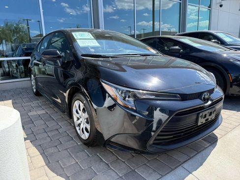 Used 2025 Toyota Corolla LE FWD image 5