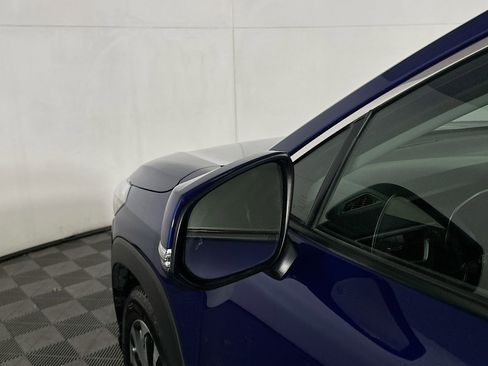 Used 2024 Toyota Corolla Cross XLE image 16