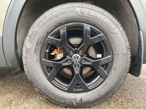 Used 2024 Volkswagen Atlas Peak Edition SEL image 32