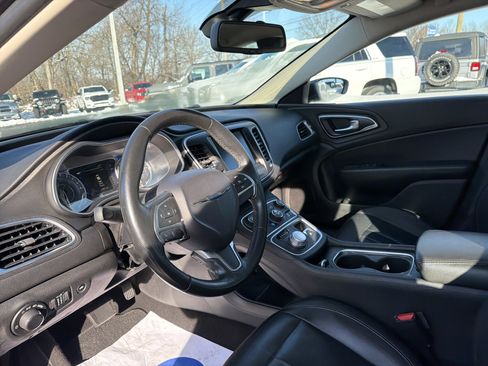 Certified 2016 Chrysler 200 Limited Platinum w/ Comfort & Convenience Group image 13