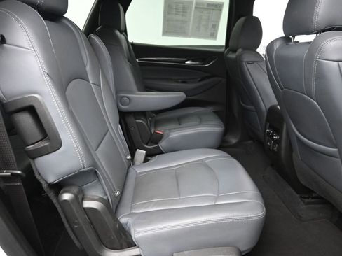 Used 2024 Buick Enclave Premium image 8