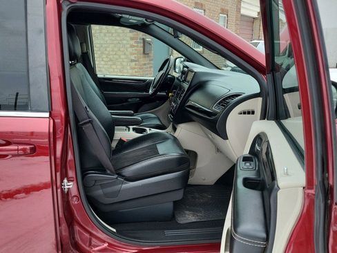 Used 2019 Dodge Grand Caravan SXT w/ Rear Park Assist Package image 20