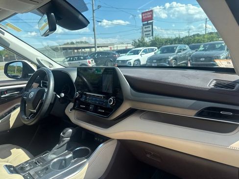 Used 2020 Toyota Highlander Limited AWD/4WD image 25