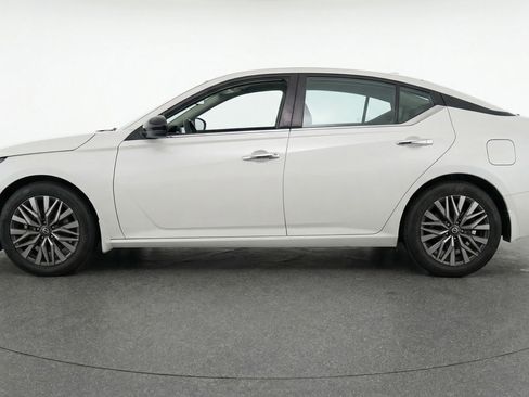 Used 2025 Nissan Altima 2.5 SV FWD image 5