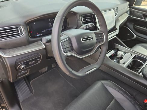 Certified 2023 Jeep Wagoneer L Series II image 10