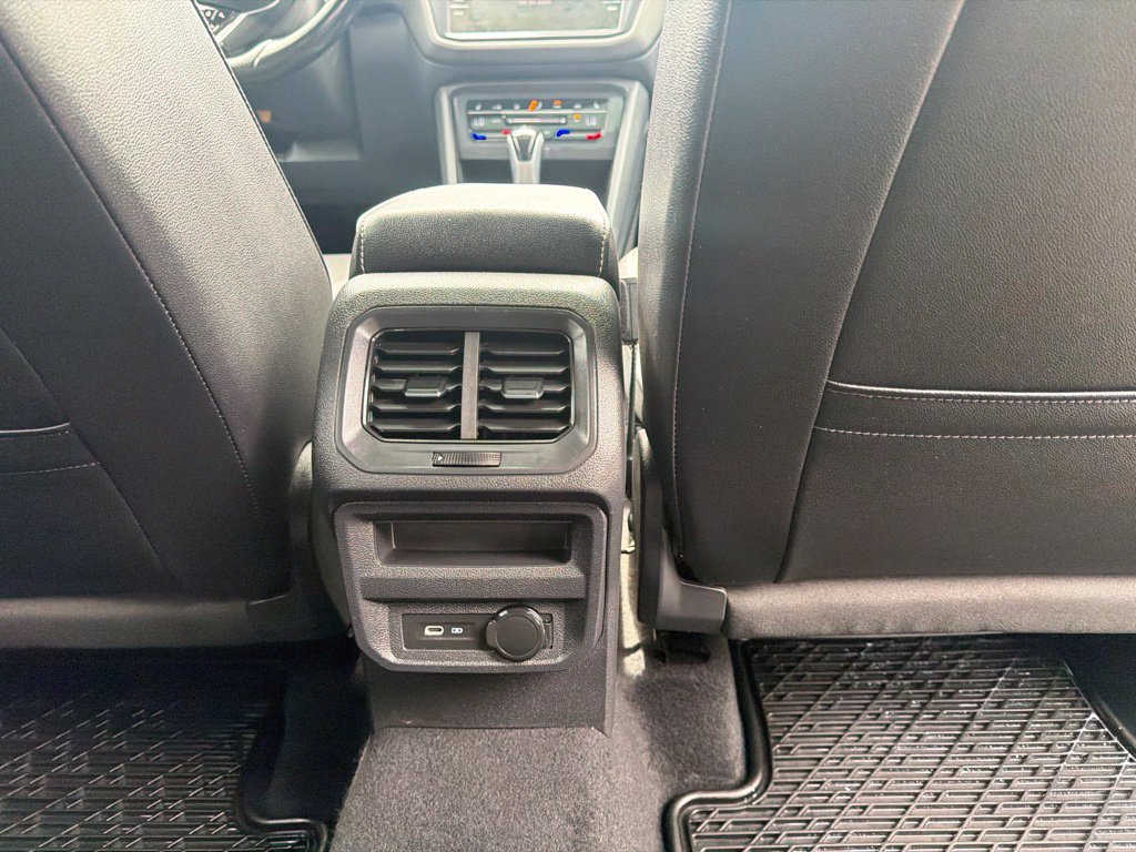 Used 2022 Volkswagen Tiguan SE R-Line AWD/4WD image 17