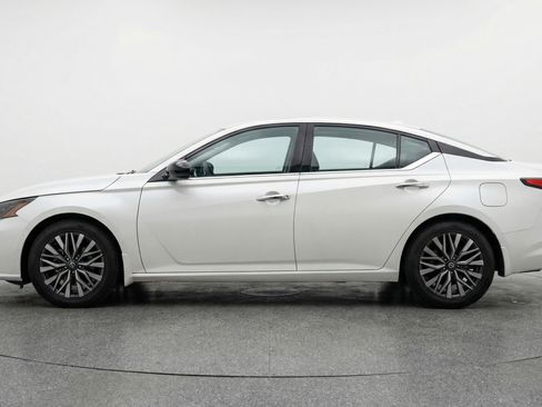 Used 2025 Nissan Altima 2.5 SV image 5