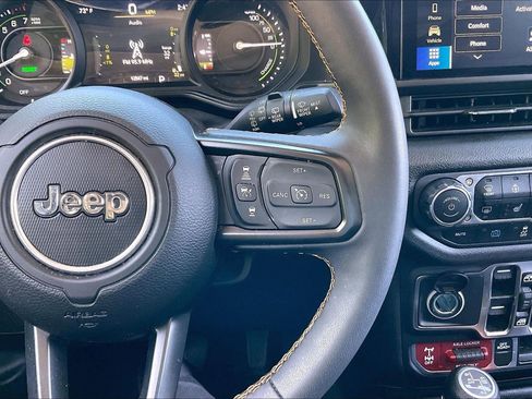 Used 2024 Jeep Wrangler Unlimited AWD/4WD image 17