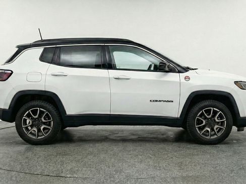 Used 2025 Jeep Compass Trailhawk image 9