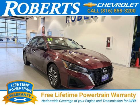 Used 2025 Nissan Altima 2.5 SV image 1