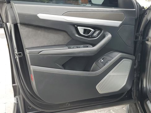 Used 2021 Lamborghini Urus image 25